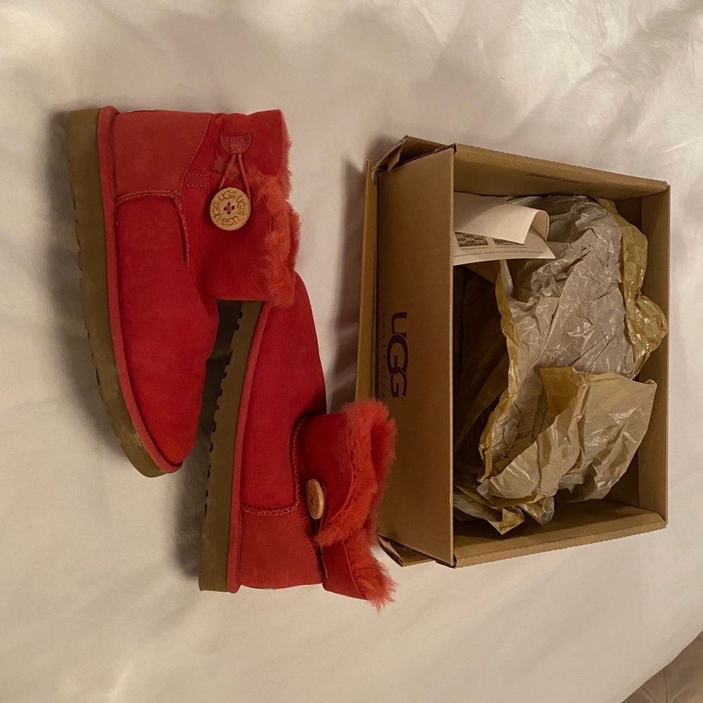 Beautiful coral UGG boots size 7